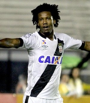 Gol de Rafael Vaz, no final da partida, classifica o Vasco e elimina CRB na Copa do Brasil.
