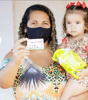 Palmeira dos Índios e Governo do Estado entregam cestas básicas e cartões CRIA para famílias palmeirenses nesta sexta (26)
