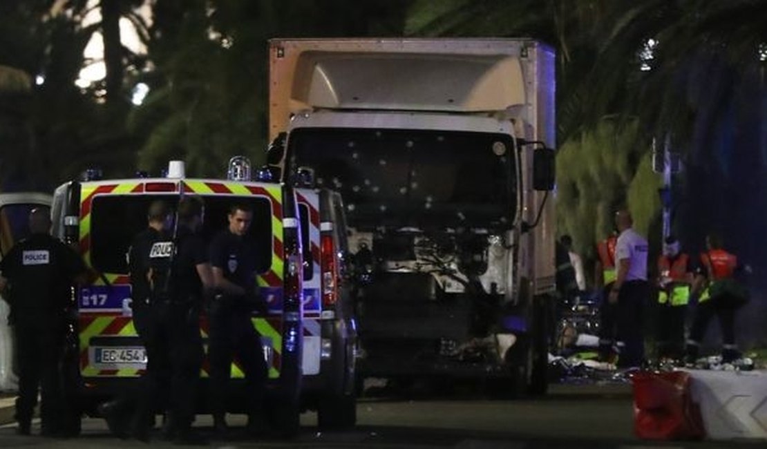 Após ataque em Nice, França ampliará estado de emergência por mais três meses