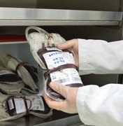 Estoque de bolsas de sangue do Hemoal está abaixo da média para transfusões