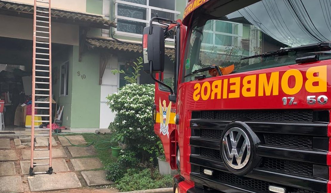 Homem é socorrido após incêndio atingir residência em Maceió