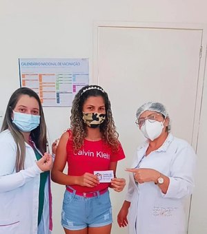 Matriz de Camaragibe começa vacinar adolescentes contra covid-19