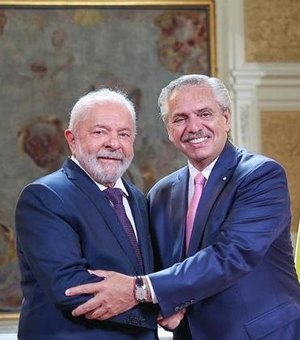 Na Argentina, Lula defende moeda comum para reduzir dependência do dólar; especialistas criticam