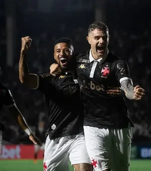 Na força de São Januário lotado, Vasco atropela o Coritiba pelo Brasileirão