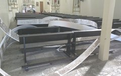 Teto de PVC da Igreja do Santíssimo desabou nesta quarta-feira, 26