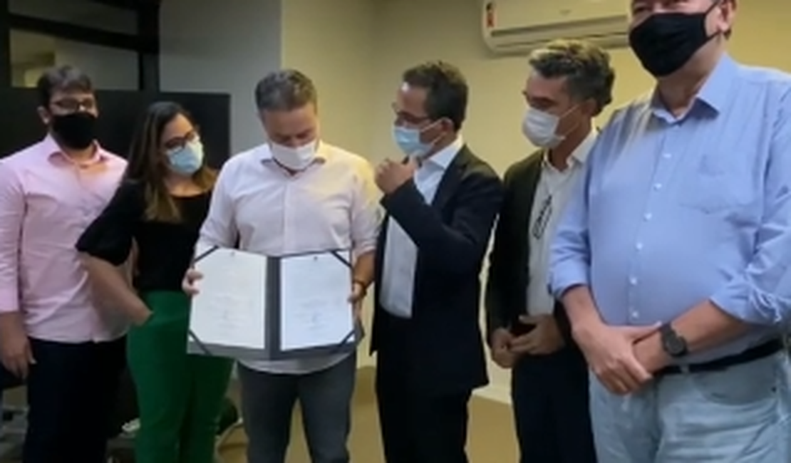 Governador assina ordem de serviço para reforma da Uncisal