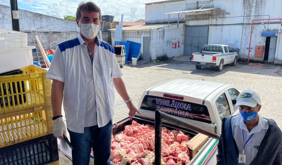 Vigilância Sanitária encontra 700 kg de alimentos estragados em supermercado no Trapiche