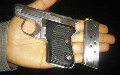 Pistola encontrada com acusado