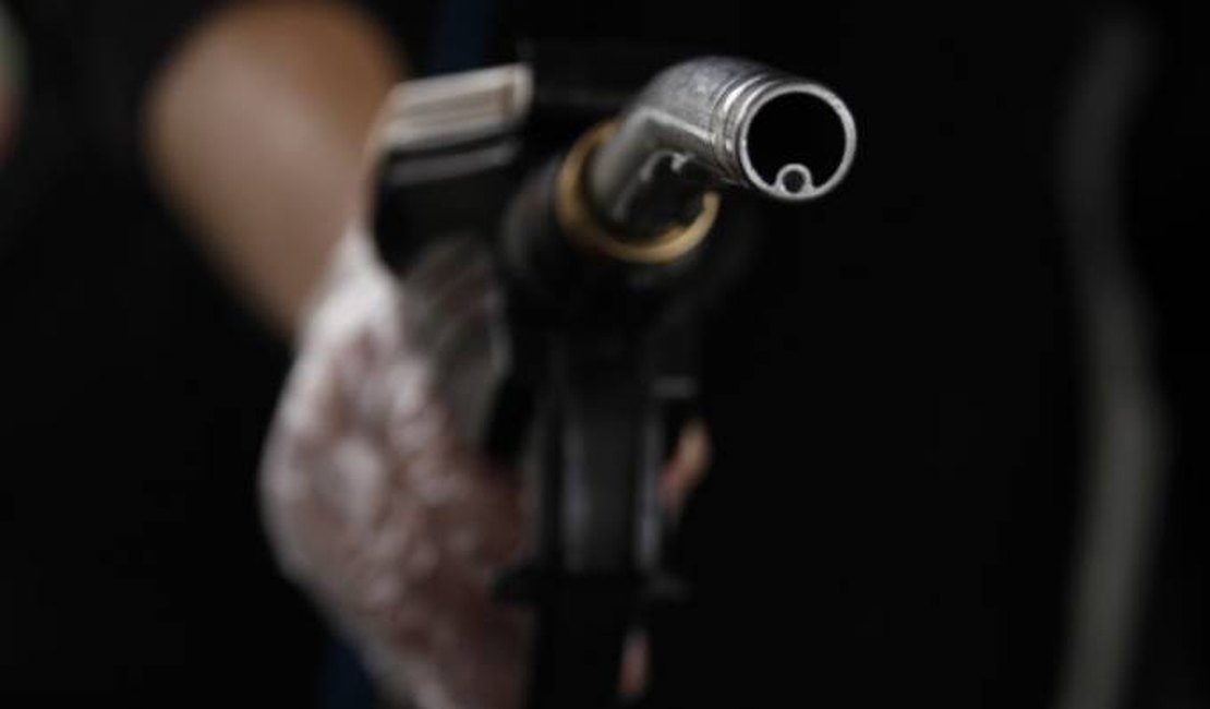 Petrobras anuncia redução do preço da gasolina em 3% nas refinarias a partir de sexta (09)