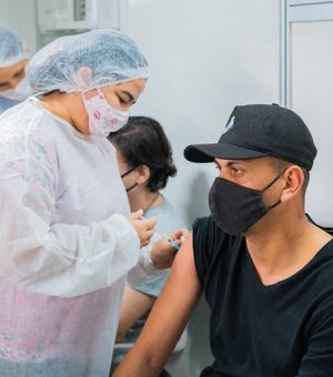 Arapiraca reduz faixa etária de vacinação contra a Covid-19 para 22 anos nesta sexta