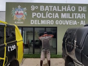 Suspeito de crime sexual, jovem é preso perto de feira livre em Delmiro Gouveia, no Sertão