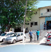 Mulher esfaqueia marido e fica esperando pela polícia, em Delmiro Gouveia