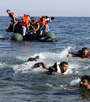 Turquia resgata 44 refugiados após naufrágio perto da ilha de Lesbos