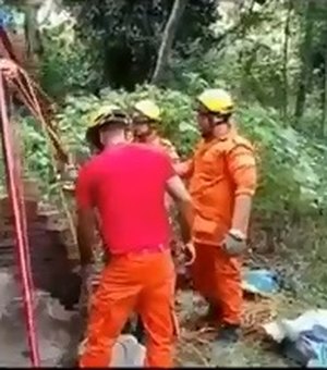 [Vídeo] Corpo de Jovem é encontrado dentro de poço desativado no Jardim Petrópolis 