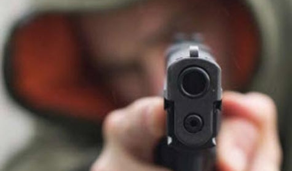 Dois jovens são mortos a tiros em via pública no Jacintinho