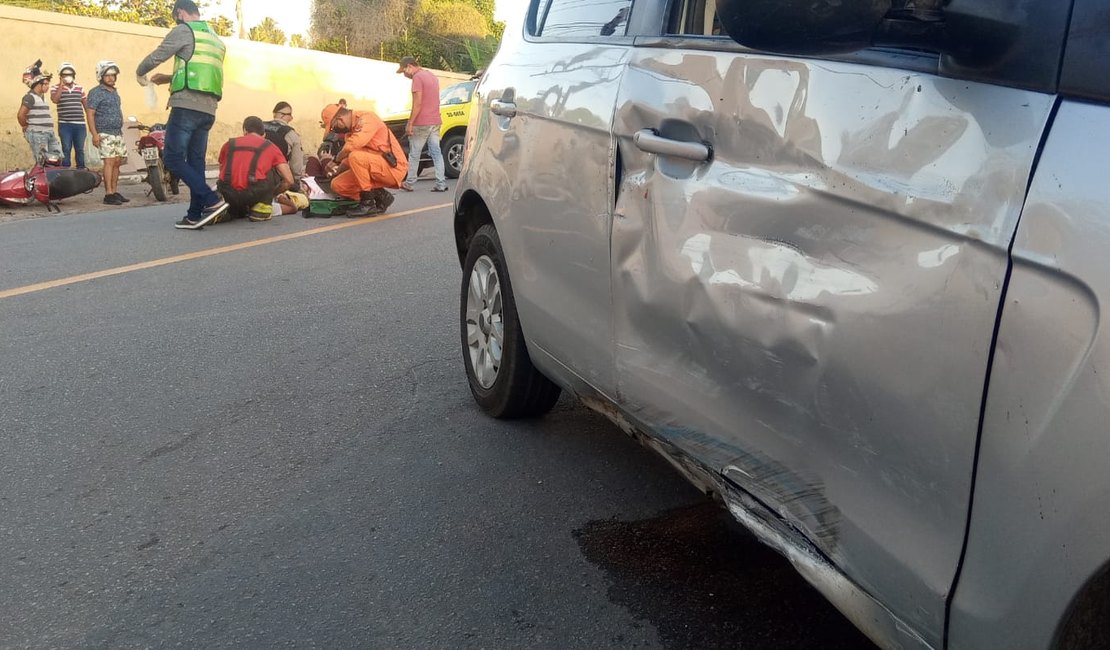 [Vídeo] Acidente envolvendo carro e moto deixa dois feridos em Arapiraca