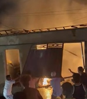 Incêndio destrói residência usada como depósito no município de São José da Laje