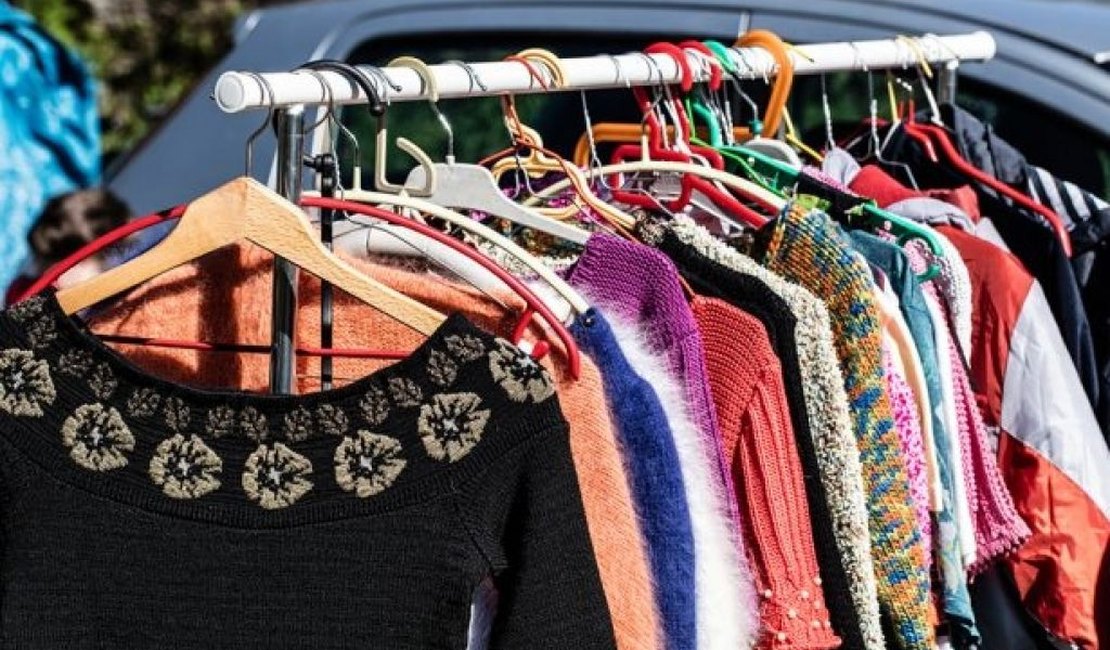 Bazar passarela desmistifica roupas usadas e apoia sustentabilidade