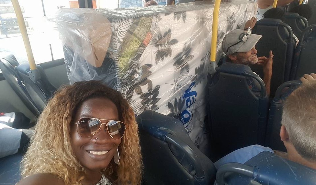 Casal transporta cama dentro de ônibus no Rio para não pagar frete