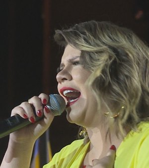 De licença-maternidade, Marília Mendonça lança música 'Graveto'