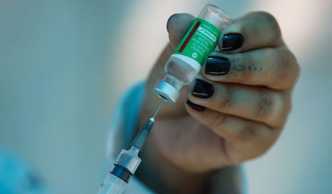 Fiocruz: produção acelerada fez matéria prima de vacina acabar antes do previsto