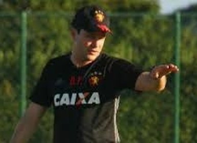 Após anuncio, Daniel Paulista se apresenta no CRB