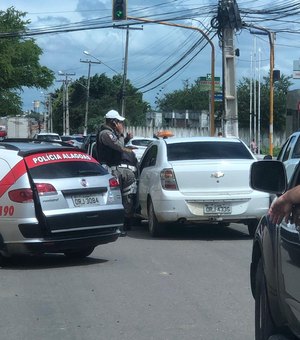 [Vídeo] Três são detidos após perseguição na AL-220 em Arapiraca