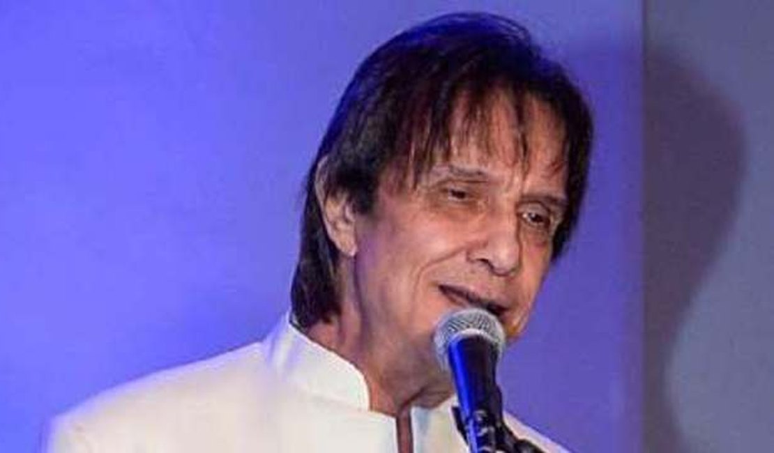 Roberto Carlos faz tratamento especial para não ficar careca