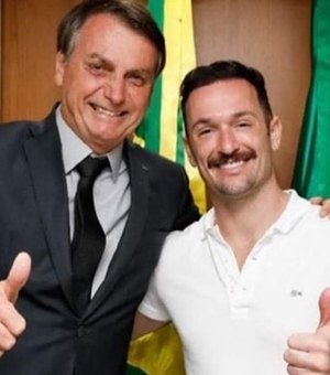 Diego Hypólito surge sorridente com Bolsonaro e internautas não o perdoam