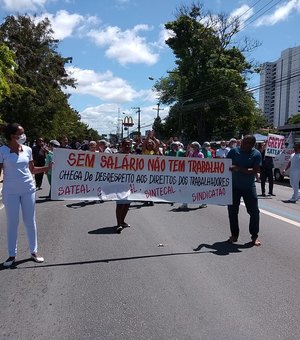 Trabalhadores do Hospital Veredas fazem protesto na Av. Fernandes Lima