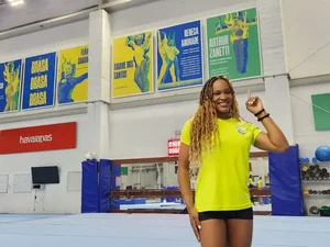 Rebeca Andrade revela expectativas para Paris 2024 e tira peso de luta por medalhas: ‘Foco é chegar feliz’