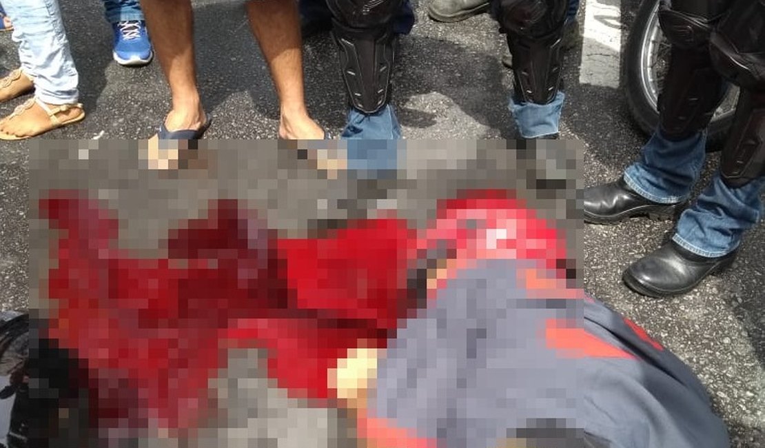 Motociclista morre após colidir com caminhão na Avenida Fernandes Lima