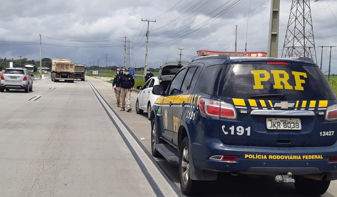 PRF prende quatro pessoas por infrações de trânsito no final de semana em AL