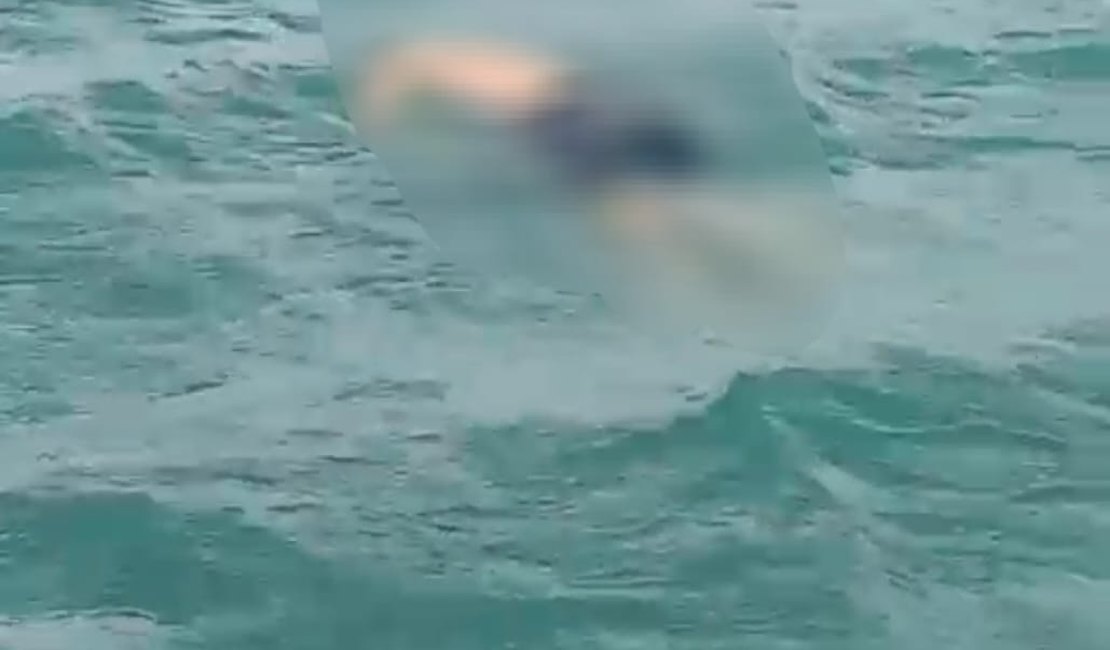 Corpo é encontrado boiando no mar na praia de Ipioca