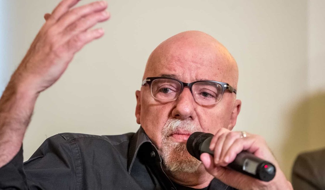 Escritor Paulo Coelho lista 'assassinos de Paulo Gustavo'