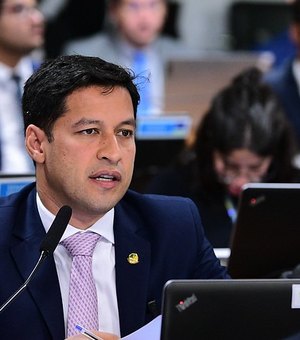 Rodrigo Cunha protocola projeto de lei para instituir “bônus regional” de 10% na nota do Enem