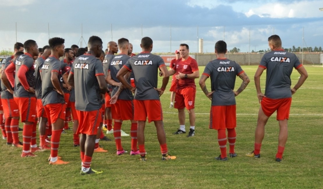 Doriva relaciona 23 jogadores para sua estreia no CRB contra o São Bento