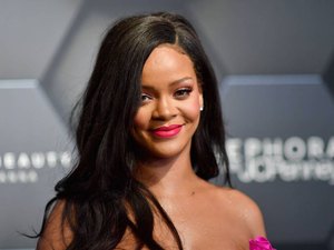 Rihanna prepara lançamento de livros de receita