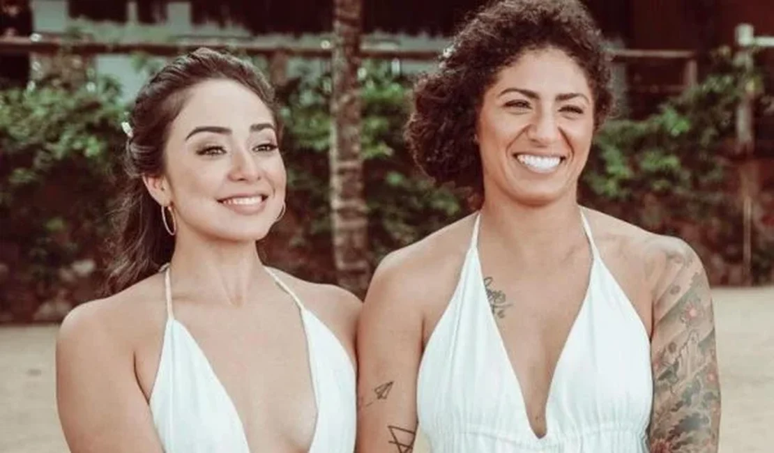 Cristiane Rozeira, artilheira da Seleção, anuncia que se casou com advogada