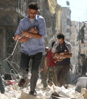 'Pelo menos no céu ele vai ter comida': o drama das crianças sírias em meio aos bombardeios