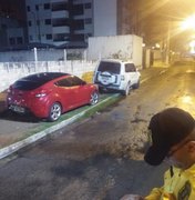 Operação Bares flagra veículos estacionados irregularmente sobre passeio público