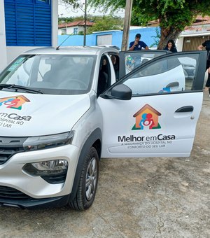 Prefeito Júlio Cezar entrega carro 0km para o Programa Melhor em Casa