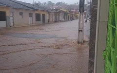 Chuvas deixaram ruas do Centro de Campestre alagadas
