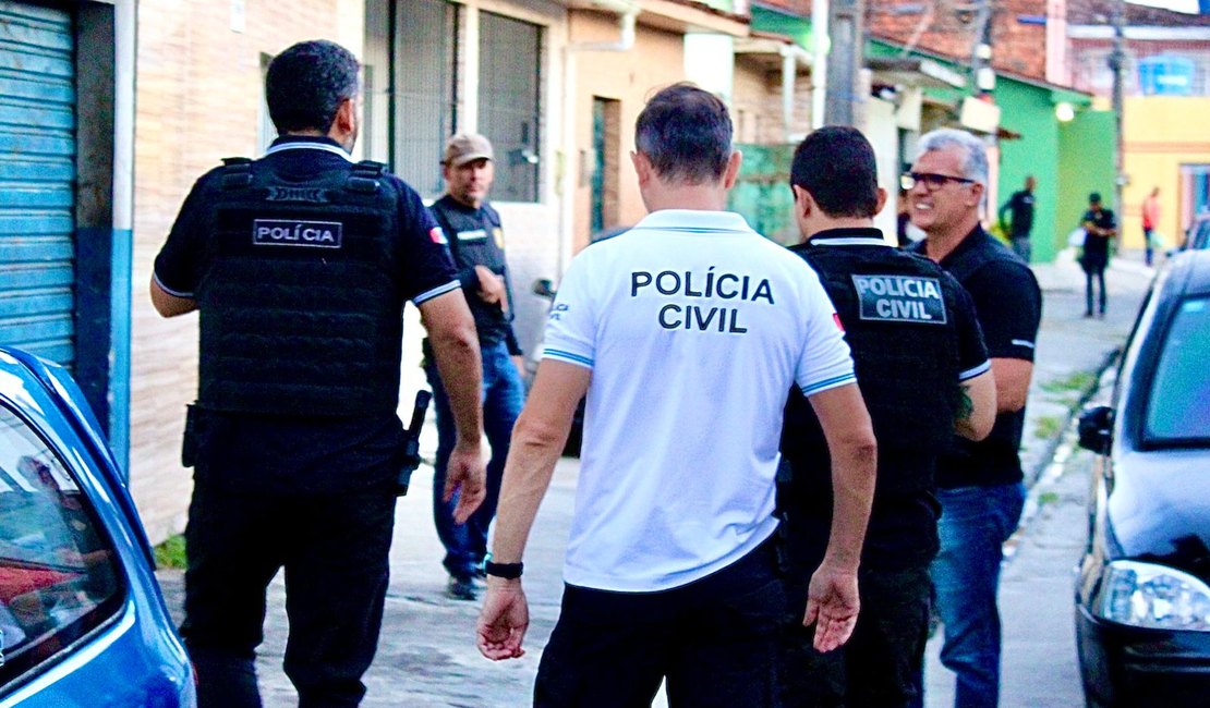 Dez pessoas são presas em operação deflagrada pela Polícia Civil