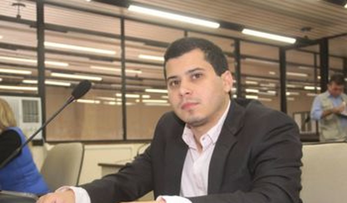 Presidente da Câmara de Palmeira cobra prestação de contas à Júlio Cezar