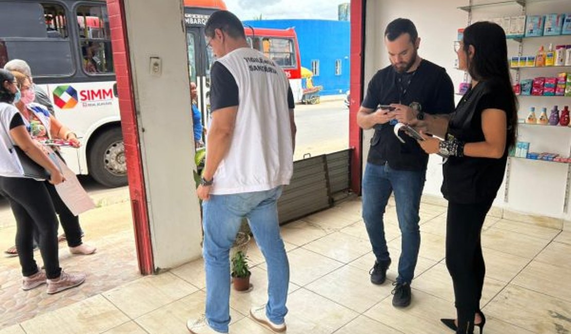 CRF e Vigilância Sanitária interditam sete farmácias na parte alta de Maceió