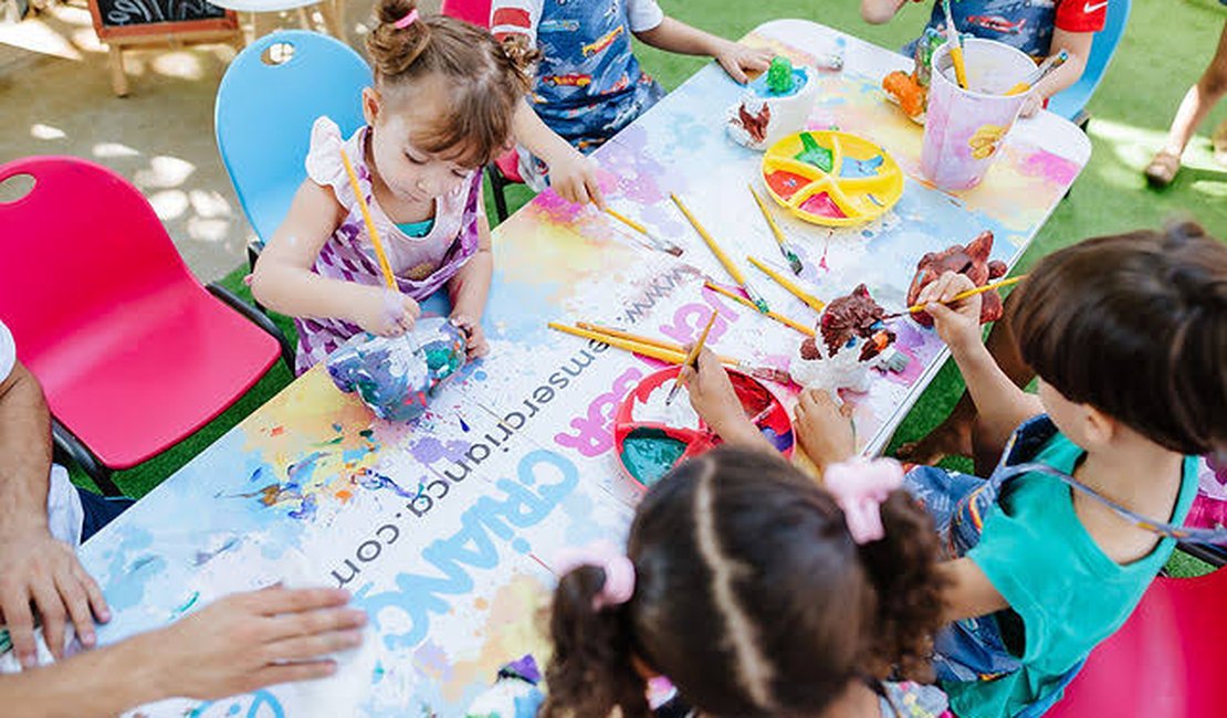 Ponta Verde é palco de oficinas gratuitas de slime, desenho e pintura para crianças