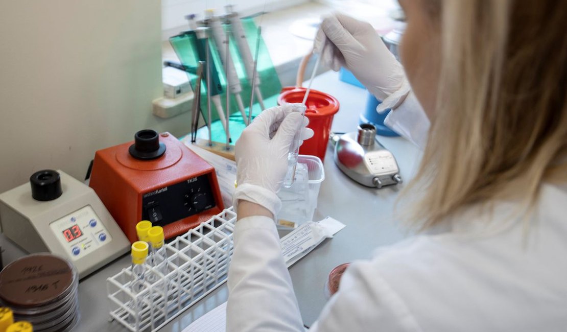 Laboratório vai pagar R$ 27 mil a quem receber coronavírus