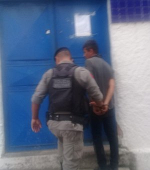 Homem é preso acusado de agredir a esposa no bairro Pinheiro