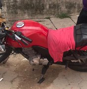 Polícia recupera moto roubada por criminosos armados na Chã da Jaqueira